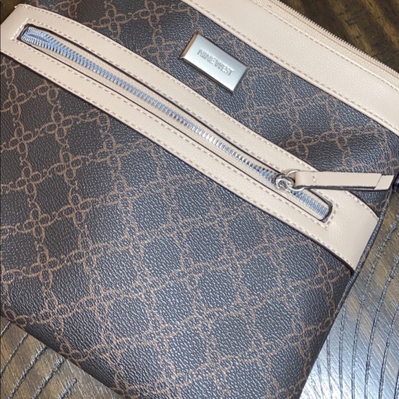 Crossbody purses - Picture 1 of 10